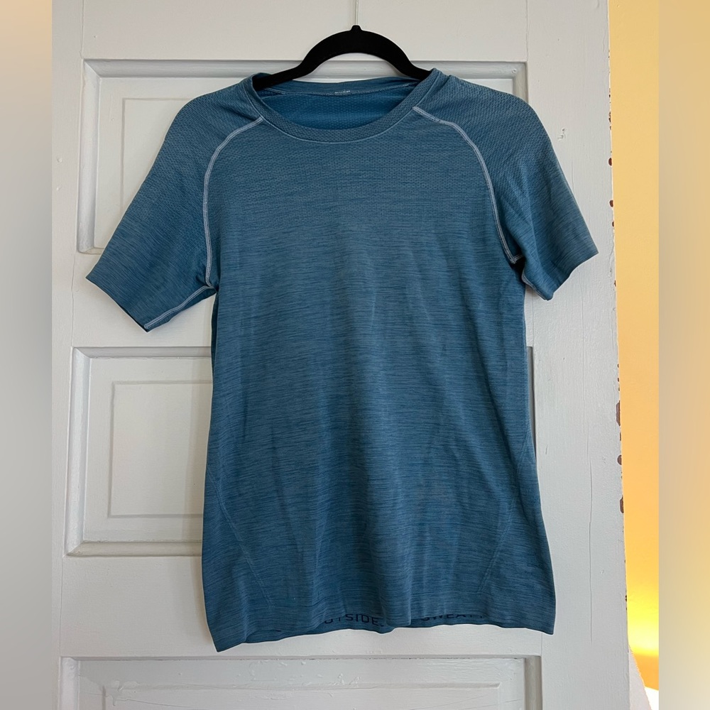 Men’s lululemon running and training shirt